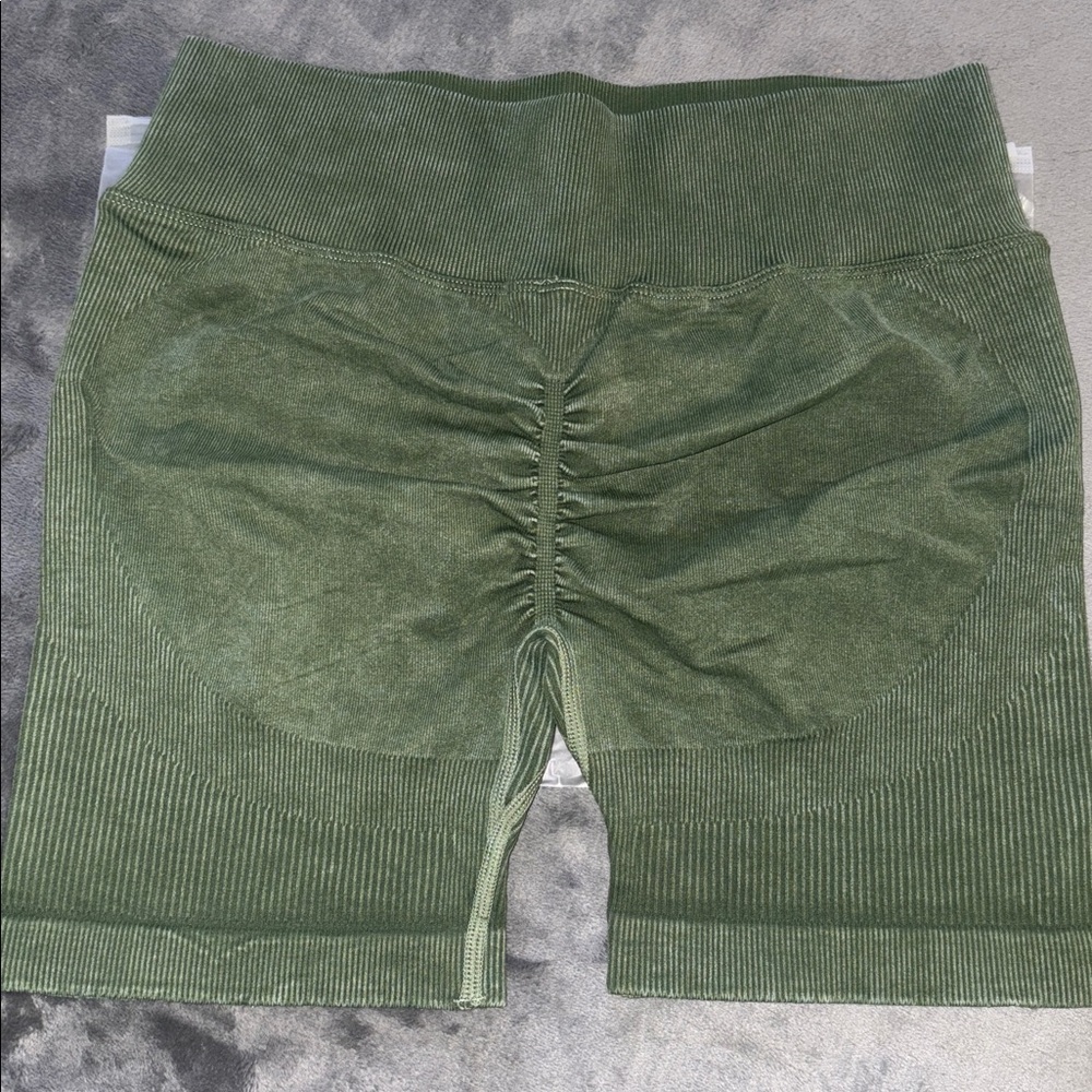 TOB Green Spandex Shorts with Synched Back NWOT